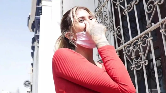 Milky Peru - büyük memeli latin bazı fotoğraflar için stüdyomu ziyaret etti.