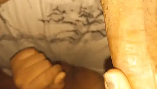 Şişman Malezyalı orta yaşlı seksi kadın erkek arkadaşı tarafından sikiliyor