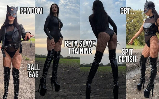 Bana hizmet et, tükürümü ye ve lateks topuklu ayakkabılarımı çıkar