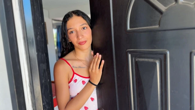 Sevimli seksi kız zengin büyük götüyle borcunu ödüyor.