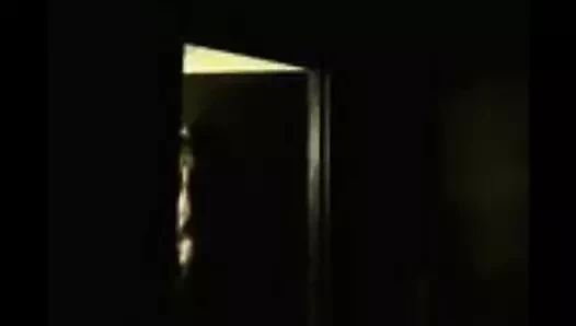 VOLE TOI EN ME REGARDANT EN TON VISAGE EN MASQUE