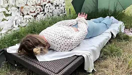 Sarışın yakalandı: ağzı tıkalı ve gıdıklandı