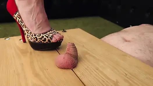 Dar tayt ve stilettos w / cbt masa kadın egemenliği