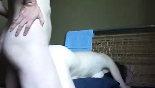 Onu edepsiz bir fahişe olması için eğitiyorum. 1 çok adım