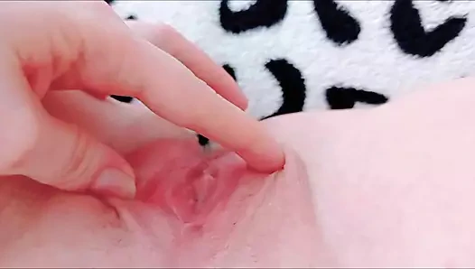 Minyon 18 yaşındaki kız mastürbasyon yapıyor