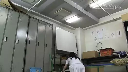 Busty üniversite öğrencileri iyi bir handjob veriyor