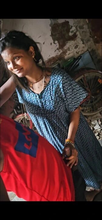 Hintli kız arkadaş Hintli köyde gerçek ev yapımı sikişiyor