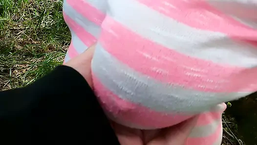 Şişman memeler ormanda kırmızıya dövülüyor