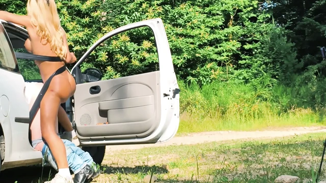 Outdoor Roadside Rampage: Horny Trans Fucks Him Silly in the Car & Receives a Thick Load on Her Big Juicy Ass