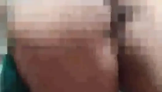 Çok ateşli tombul zenci kadın vücuduyla oynuyor