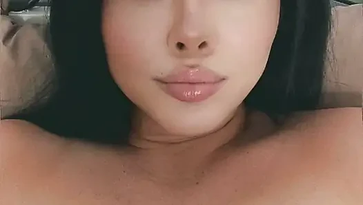 Sahibe Lilikitten seksi iç çamaşırı deniyor ve azdırıyor