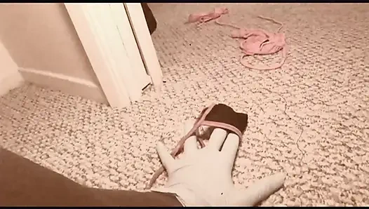 Azgın genç deliğin güçlü çılgın pembe yarığı yüze boşalmayla dolu güzel görünüyor