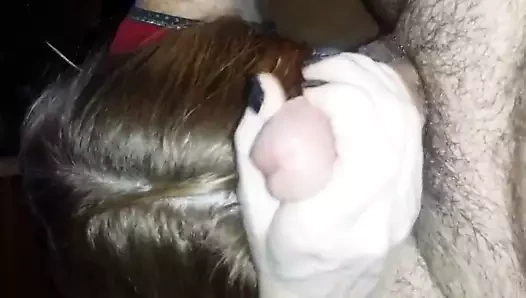 Taşaklarını yalamak ve emmek