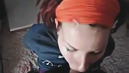 Beyaz dreadlocked kolej civciv berbat bir ortalama horoz