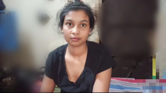 Hintli evli kadın evde ilişki yaşıyor ve sadece blogunu gösteriyor