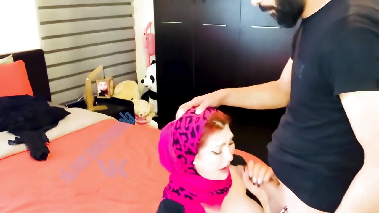 Arap kız üvey erkek kardeşiyle