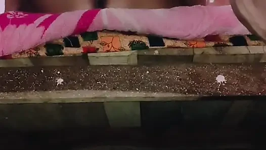 Village Wali Bhabhi's pussy chod chod kar bhosra kar di 9 inch thick cock se