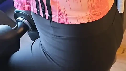 Hamile kaltağıma spor salonundan sonra işiyorum