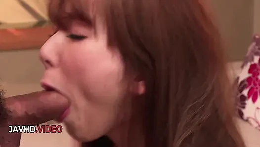 Yui Hatano'nun ateşli solo gösterisi çene düşüren sakso performansına yol açıyor