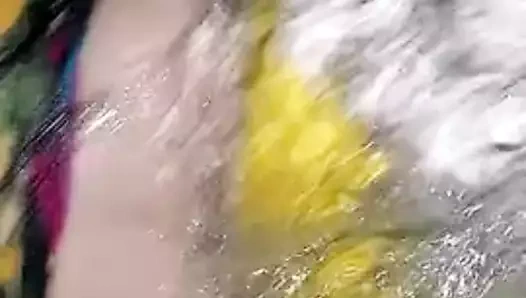 Dominikli kız tek başına