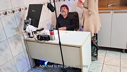 Kadın patron çalışana kıyafetlerini çıkarmasını ve götünü emiyor