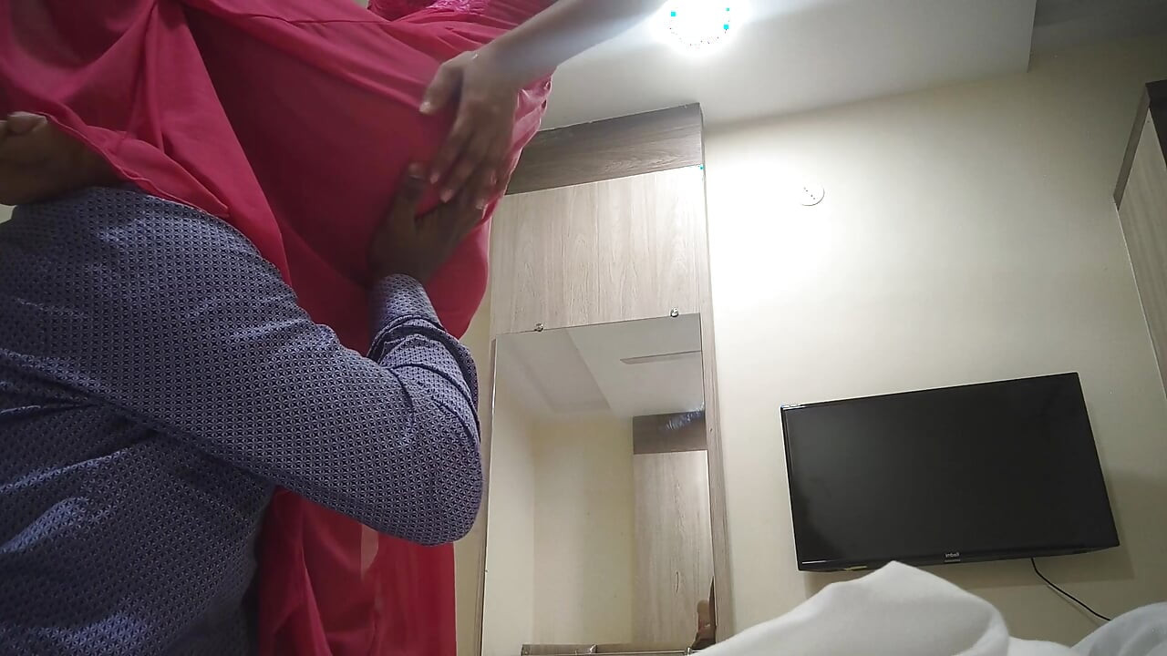 Seksi pembe elbiseli Telugu anu teyze