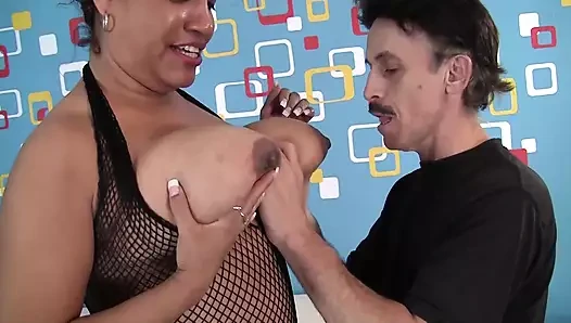 Çarpıcı Alman bbw gets ona masif göğüsler kapalı ile boşalmak