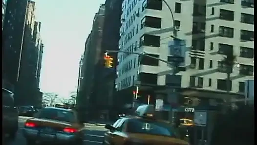 Şehir trafiğinde onu arabada küçük düşüren sapık ile banliyö kızıl saçlı araba sikişiyor