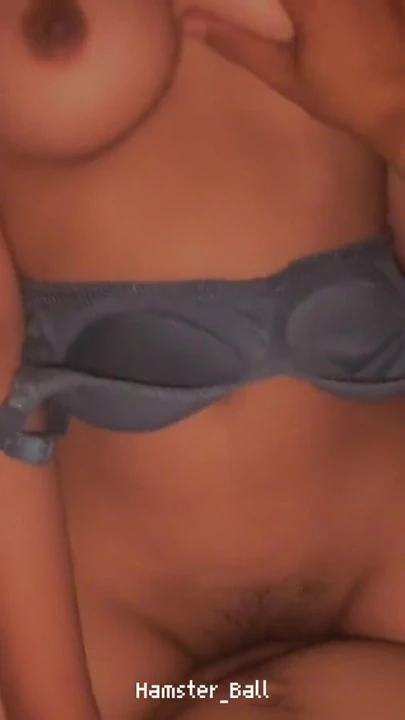 Волнующий момент из "Трахаю мою коллегу в хиджабе в отеле рядом с нашим офисом"