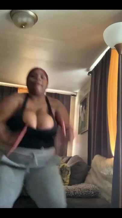 Bu göğüsler yüzünden asla istediğim şekilde çalışamıyabilirim