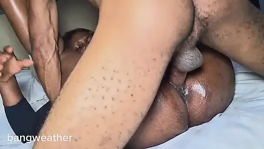 Zenci kadın beni daha derine kaz diyor