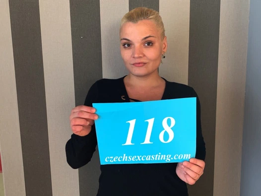 sıkı sarışın alır bir vurma içinde döküm oturum