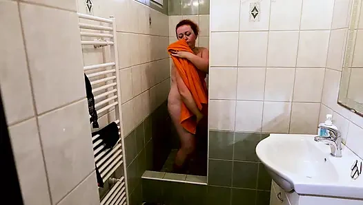 Duşta Çıplak Nicole Bunny