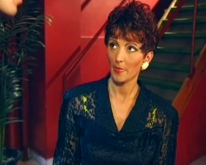 परिपक्व जर्मन रंडी गर्म गुदा मैथुन के बाद चेहरे पर वीर्य की बौछार