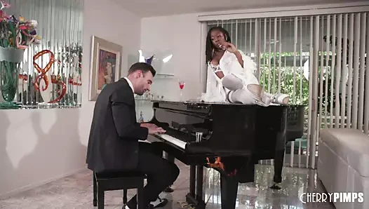 Irklararası parmaklama ve büyük memeli zenci sikiş Hazel Grace