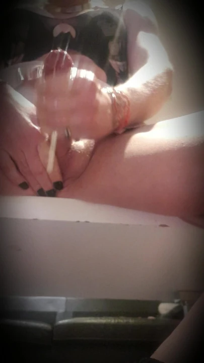Travesti sert boşalıyor