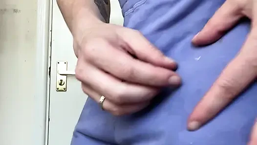 Seksi, tonlu, komşu kız yeni kıyafetler deneyen goldilocks gibi!