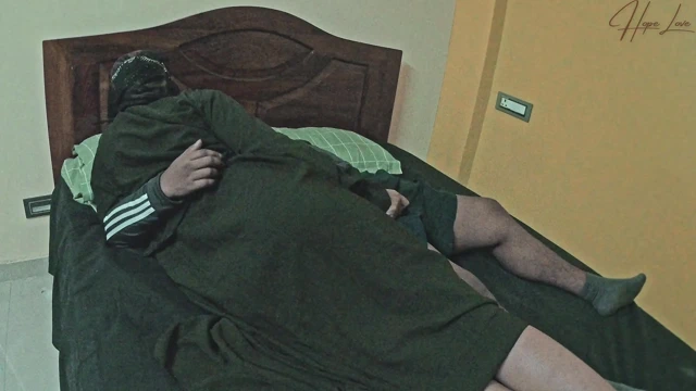 Malezyalı dul kadın erkek arkadaşıyla (Malezya)