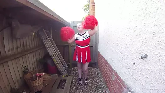 Tart adım anne ponpon kız bahçede