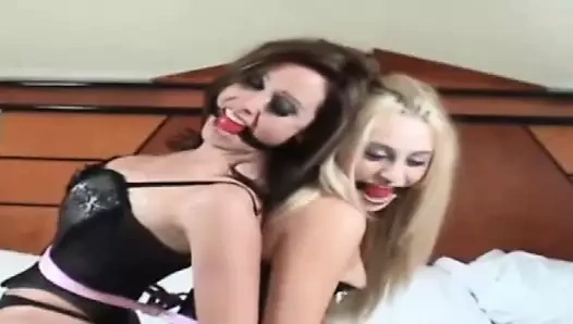 Birbirimize bağlandık ve ağzımız tıkandı