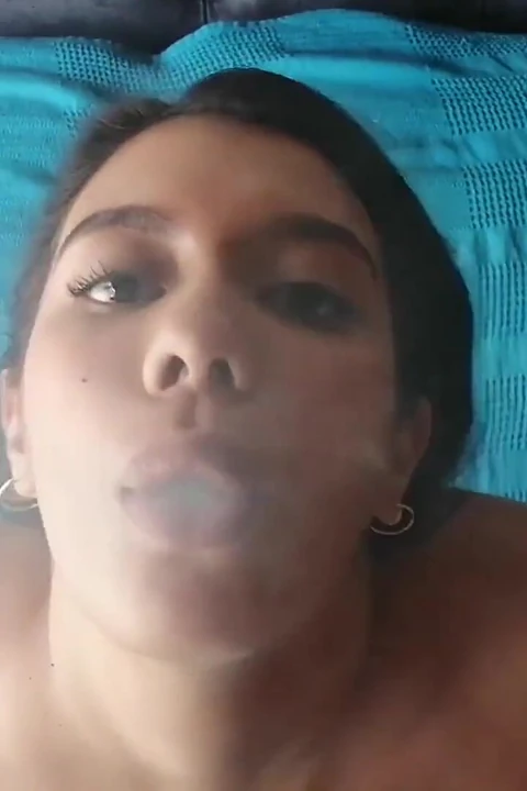 Sigara içme oral seks. Yüze boşalma