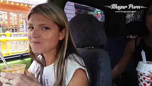 Gina Gerson ve Cassie sahne arkası anlarını ateşle