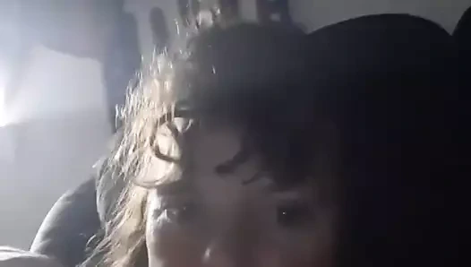 Cheryle Moore. duşu ve o kedi ile oynamayı seviyor