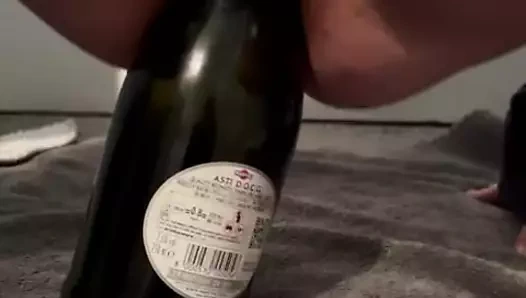 Şimdiye kadarki en büyük şişe - amcığımın bunu yuttuğuna bakın. En iyi bitim