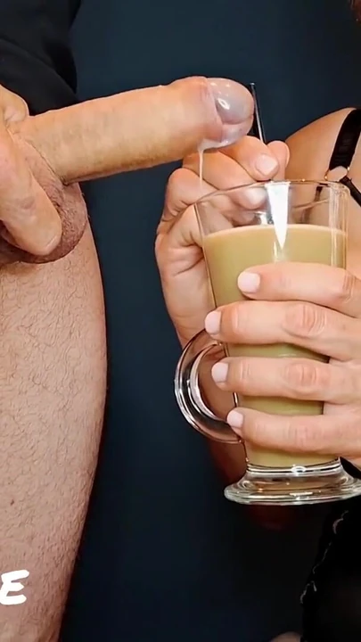 Сногсшибательный момент из "Грязно говорящая шлюшка жена обожает сперму в ее кофе (время доения)"