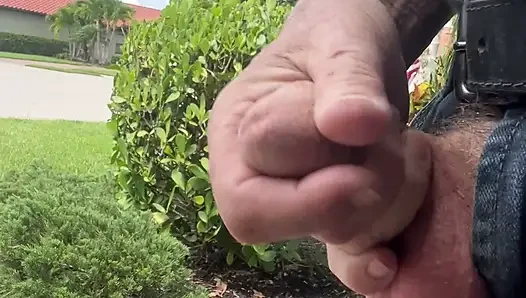 Halka açık garaj yolu mastürbasyonu
