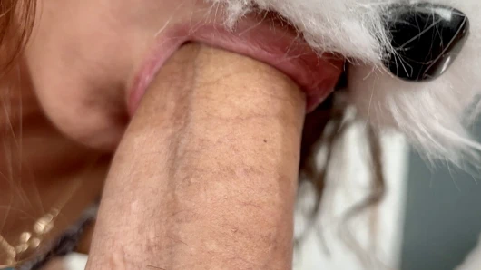 Çarpıcı orta yaşlı seksi kadın lolipop gibi yarak emiyor