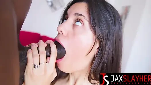 Sara Latinas sıkı amcık büyük zenci yarağının her santimini alıyor