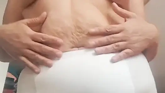 Büyük beyaz külotlu anne