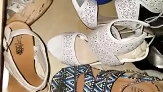 Topuklu ayakkabılara büyük boşalma